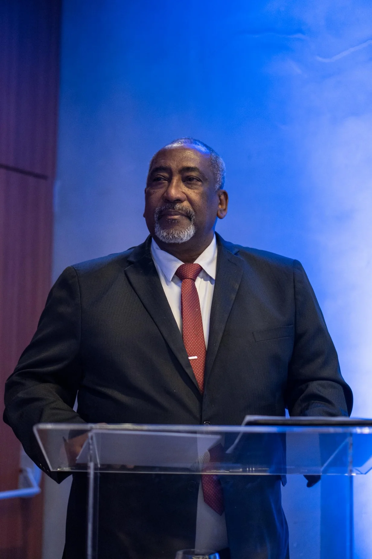 Walter Sobrinho durante apresentação em um evento