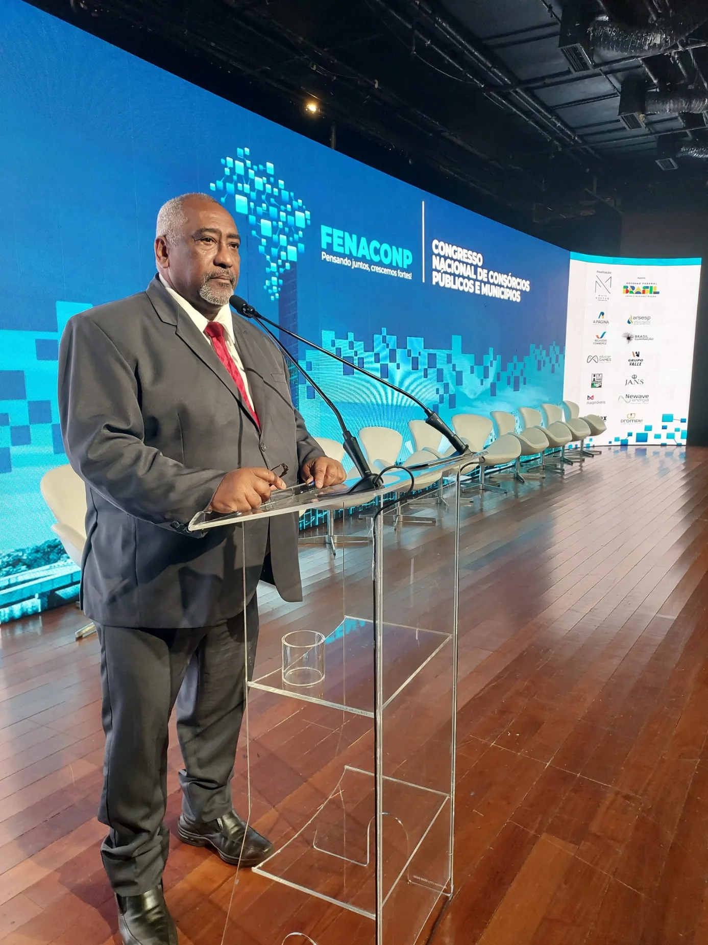 Walter Sobrinho discursando no Congresso Nacional de Consórcios Públicos e Municípios